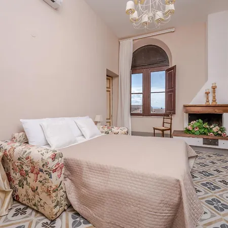 Petri Apartment *